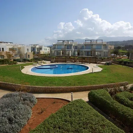 Apartment Nice Two-bedroom In Turtle Bay Village