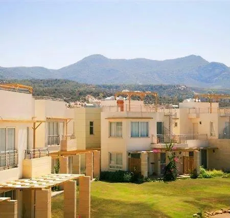 Nice Two-bedroom In Turtle Bay Village Apartment *