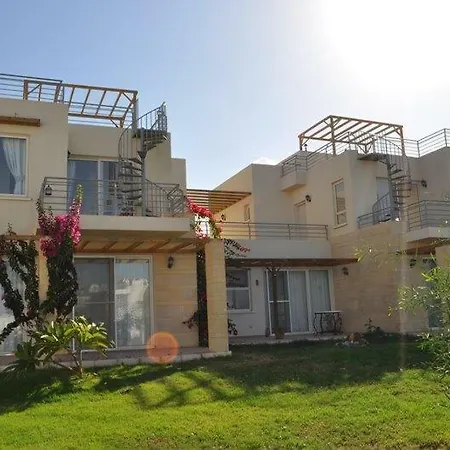 Nice Two-bedroom In Turtle Bay Village Apartment