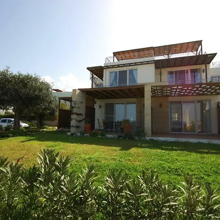 Nice Two-bedroom In Turtle Bay Village Apartment