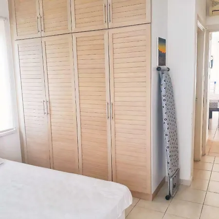 Nice Two-bedroom In Turtle Bay Village *