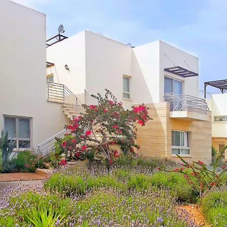 Nice Two-bedroom In Turtle Bay Village 凯里尼亚