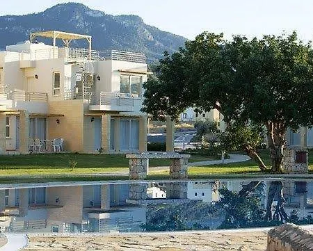 Nice Two-bedroom In Turtle Bay Village