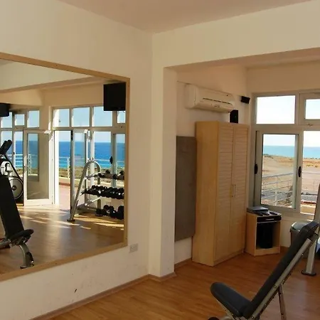 Nice Two-bedroom In Turtle Bay Village