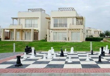 Nice Two-bedroom In Turtle Bay Village *