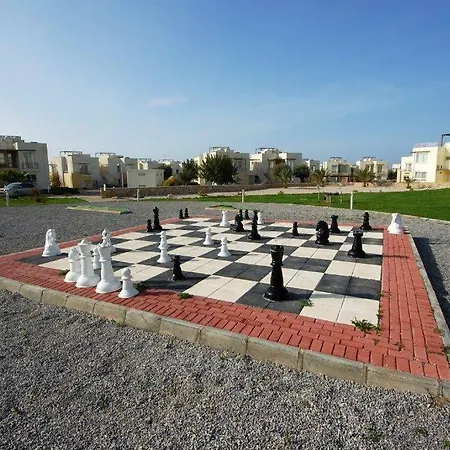 Nice Two-bedroom In Turtle Bay Village *