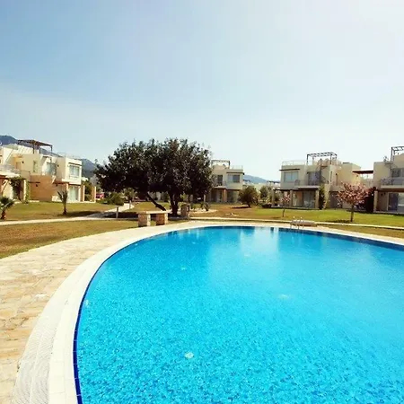 Nice Two-bedroom In Turtle Bay Village